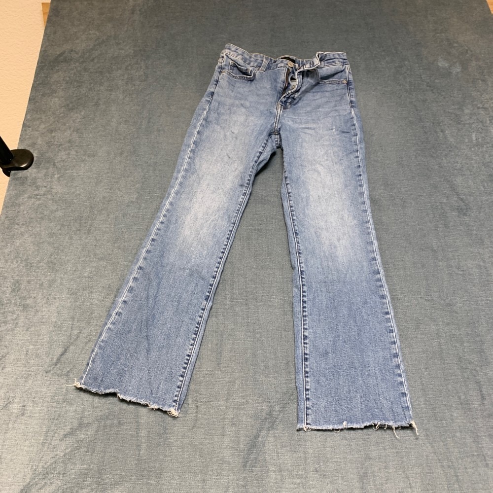 Uniqlo Jeans Womens 25 Blue Denim 5-Pockets Stretch Medium Wash Straight Raw Hem